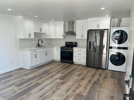 Building Photo - 7718 N Glenoaks Blvd