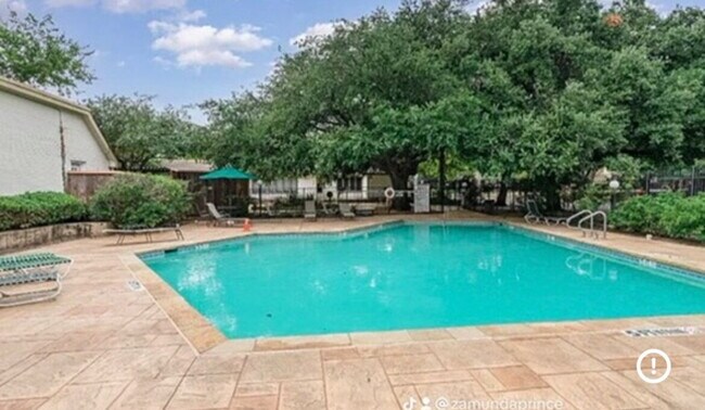 Building Photo - Updated North Dallas Townhome | 2 Pools | Clubhouse | Richardson ISD | Private Backyard