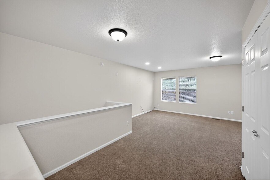 Building Photo - 12743 Leyden St