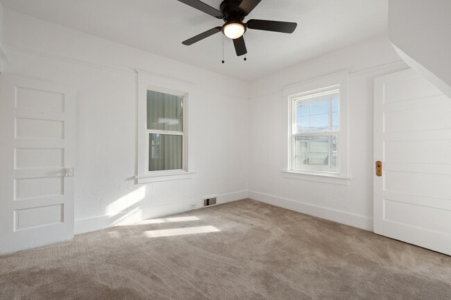 Building Photo - 707 E Front St