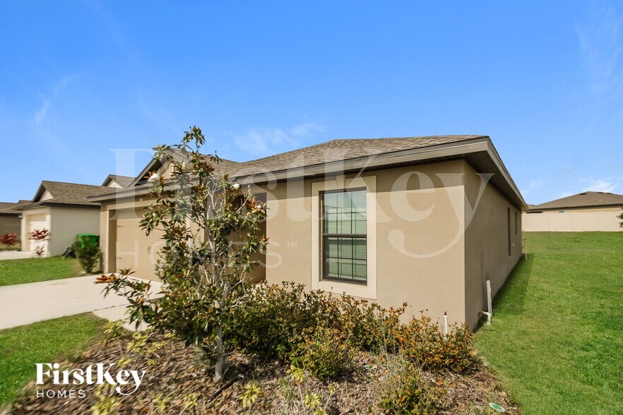 Building Photo - 1544 Swan Lake Cir