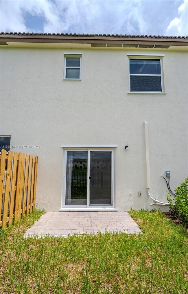 Building Photo - 2752 SE 26th Ave