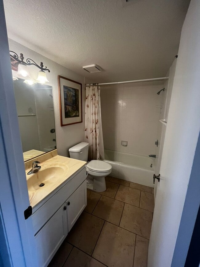 Building Photo - Unfurnished 2 bedroom 2 bath long term rental