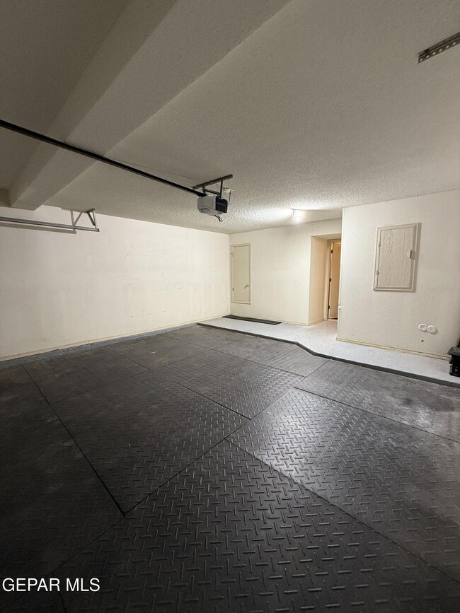 Building Photo - 12557 Paseo Lindo Dr