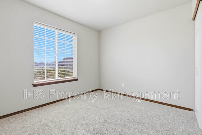 Building Photo - 5520 Leon Ct