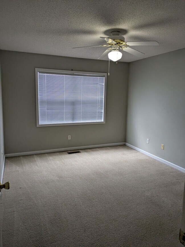 Building Photo - 178 Woodmere Dr