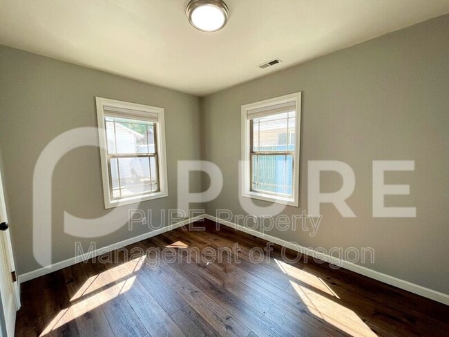 Building Photo - 8506 SE Mill St