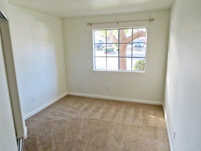 Building Photo - 3 bed, 2 bath Condo in San Diego's Linda V...