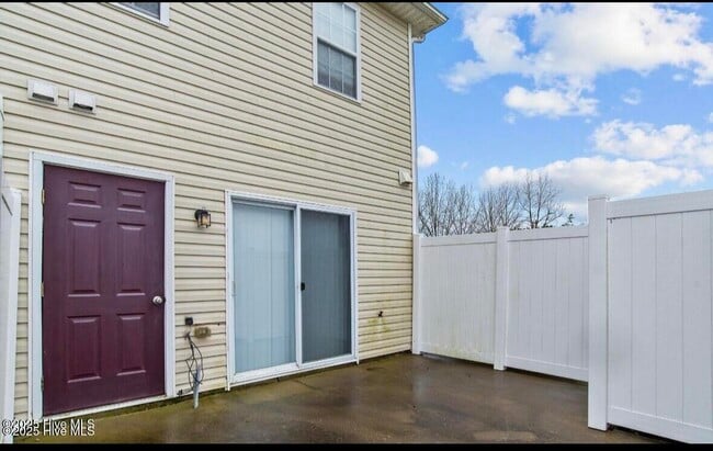 Building Photo - 2104 Flagstone Ct
