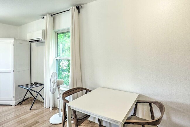 Building Photo - 3600 Govalle Ave