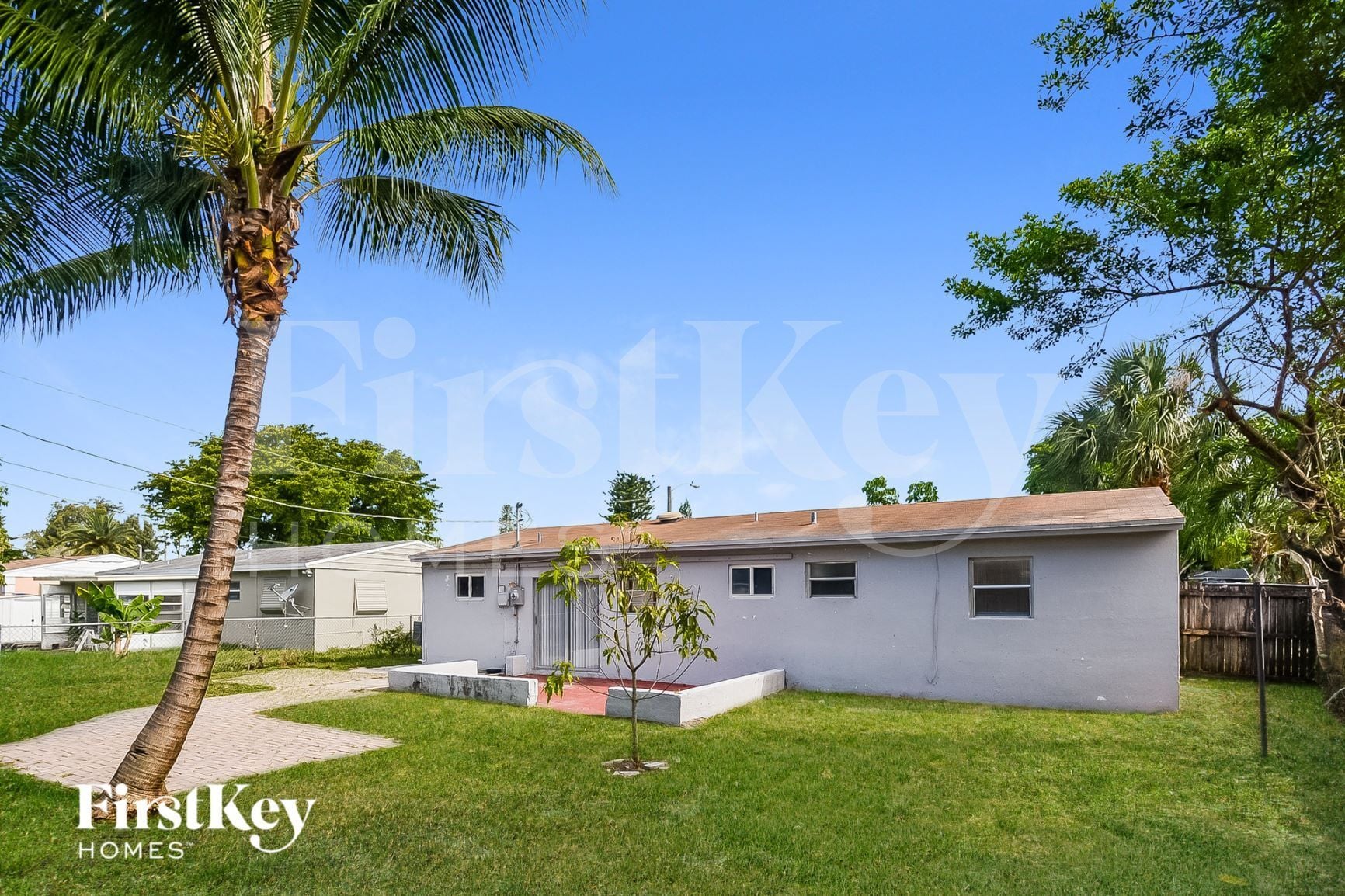 Building Photo - 6820 SW 16th Ct