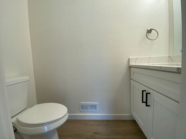 Building Photo - Charming 3-Bed, 2-Bath Home in Prime Feder...