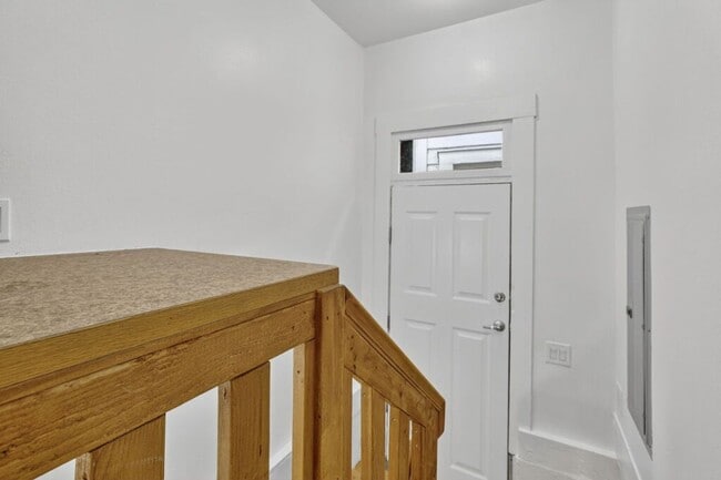 Building Photo - 924 N Mason St