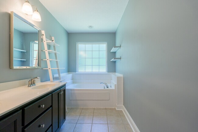 Building Photo - 633 Wilkinson Rd