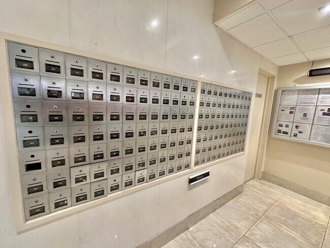 Building Photo - 3111 N Ocean Dr