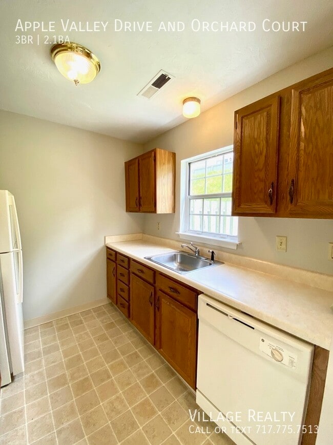 Building Photo - 710 Apple Valley Dr
