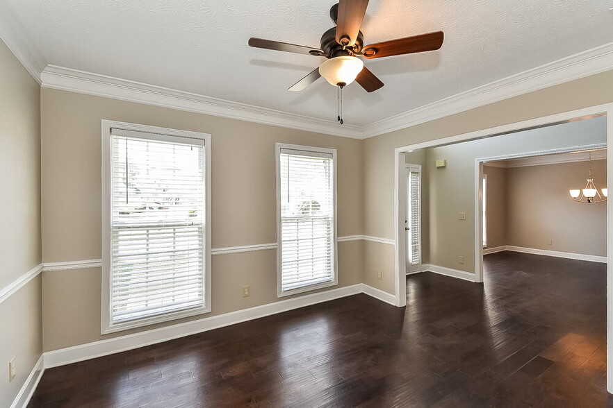 Building Photo - 2091 Samantha Cir S W