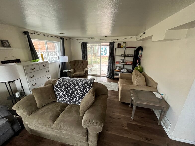 Building Photo - 3226 Gladiola Dr