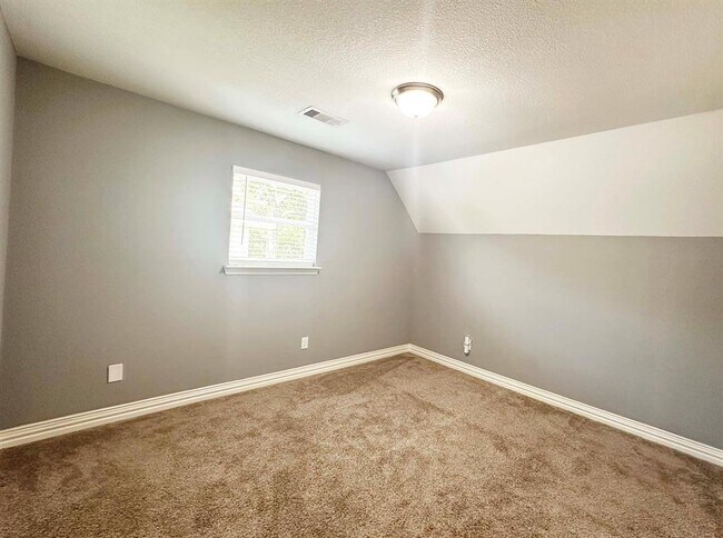 Building Photo - 7638 Bronze Trail Dr