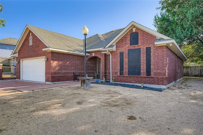 Building Photo - 10901 Parkfield Dr