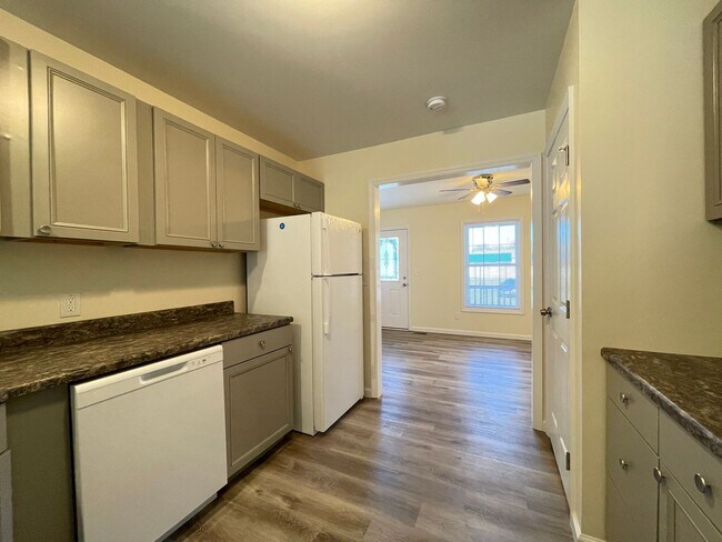 Building Photo - 102-106 N. Maple St.