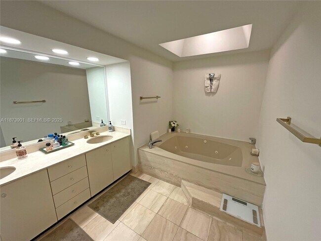 Building Photo - 20191 E Country Club Dr