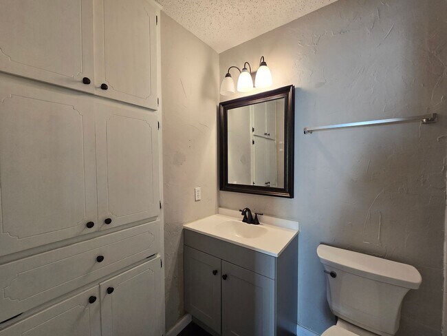 Building Photo - 8810 Springmail Cir