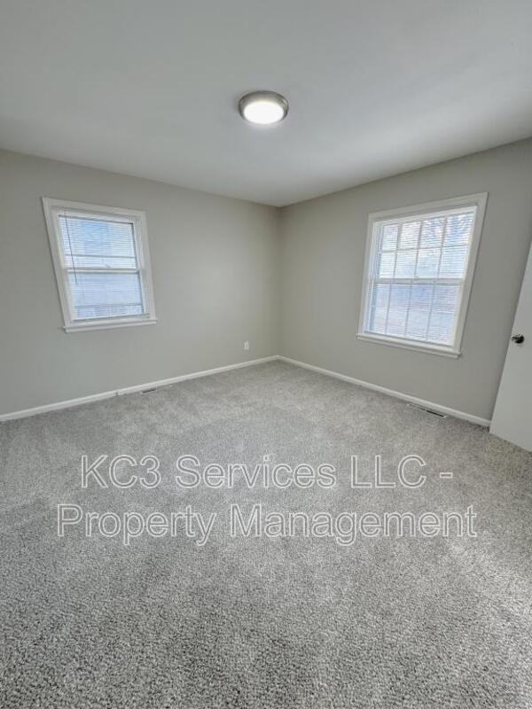 Building Photo - 5940 E 136th St