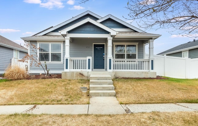 Primary Photo - *FIRST MONTHS RENT FREE* 3 BED, 2 BATH MOD...