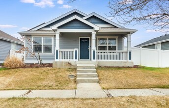 Building Photo - *FIRST MONTHS RENT FREE* 3 BED, 2 BATH MOD...