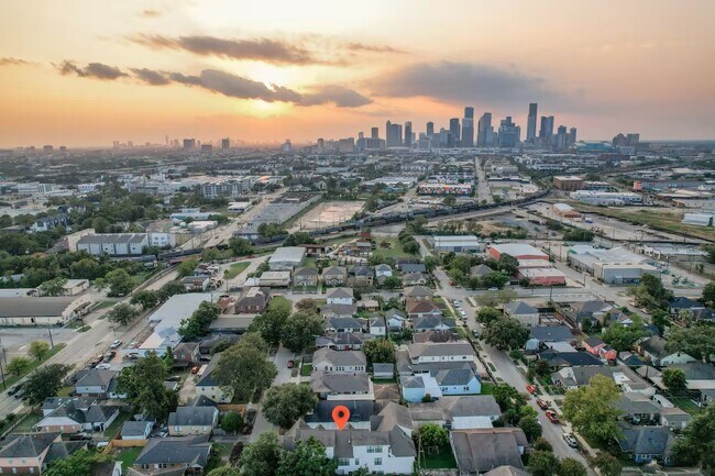 Building Photo - 4001 Dallas St