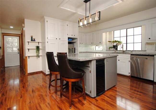 Building Photo - 15007 Pebble Bend Dr