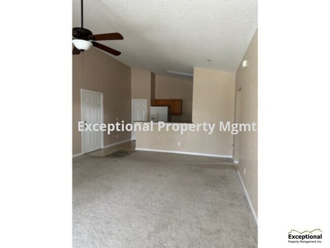 Building Photo - First Month Free! 2 Bedroom 2 bath Convenient Location! WATER INCLUDED!!