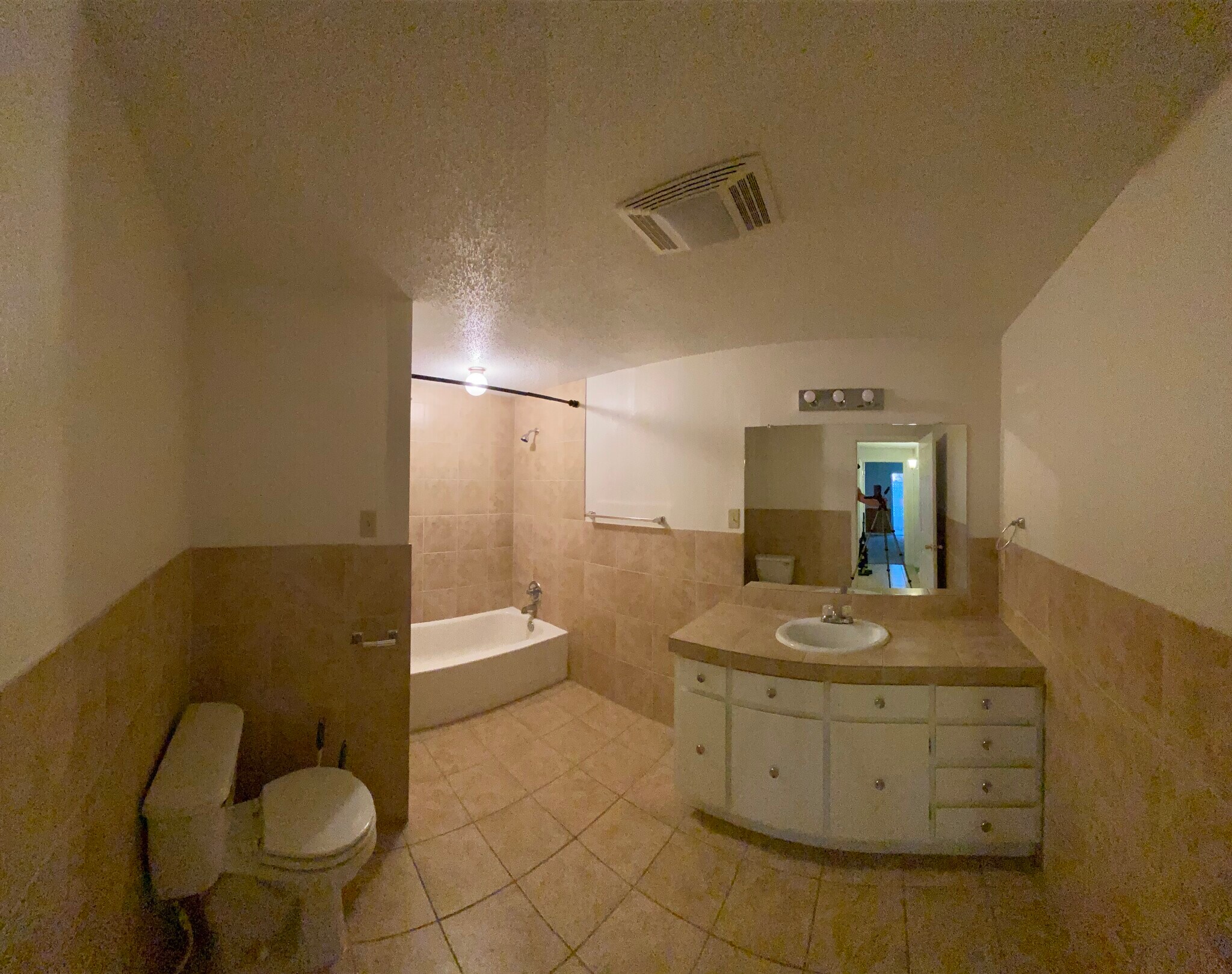 Bathroom - 2901 W Illinois Ave