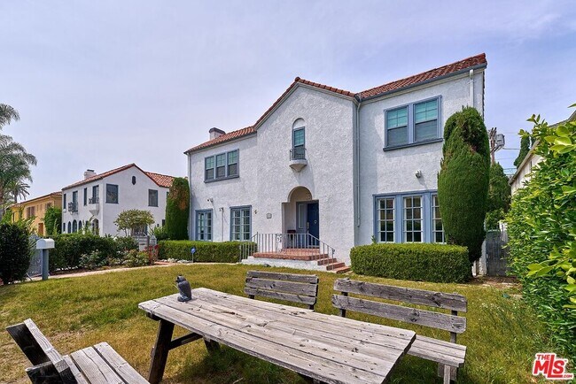 Building Photo - 823 Lorraine Blvd