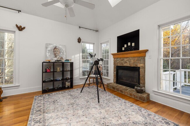Building Photo - 4 Bed | 2.5 Bath House with Garage