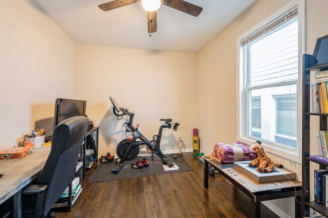 Building Photo - 1234 W Huron St