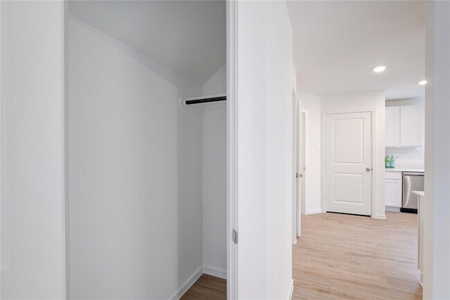 Building Photo - 17914 Becker Lndg Dr