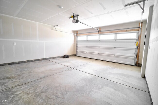 Building Photo - 8707 Maroska St