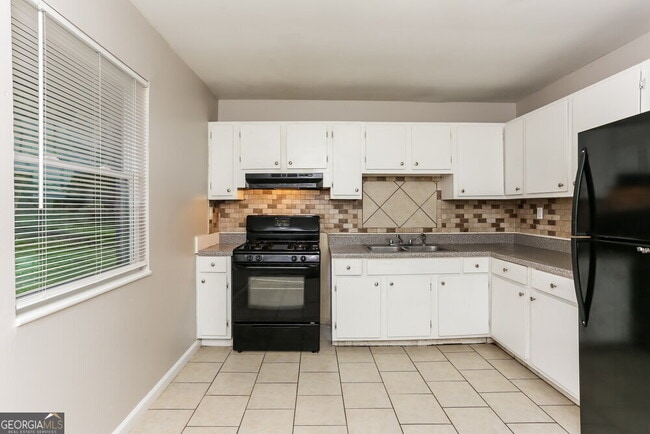 Building Photo - 599 Plainville Dr SW