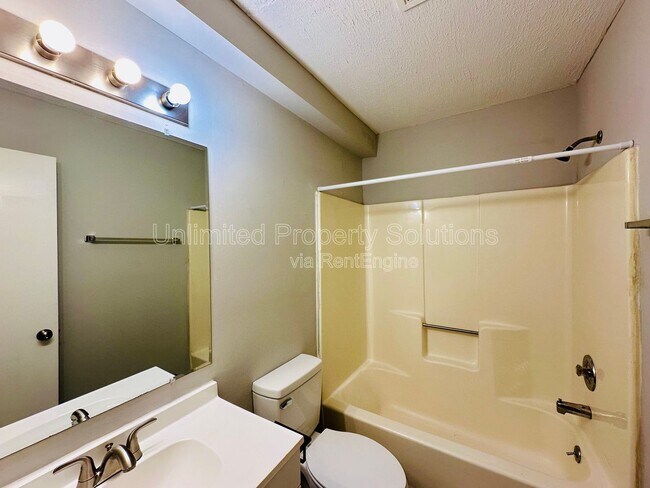 Building Photo - 211 Sunn Aire Ct