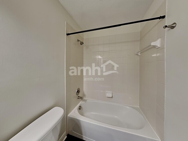 Building Photo - 1557 Pheasant Run Dr