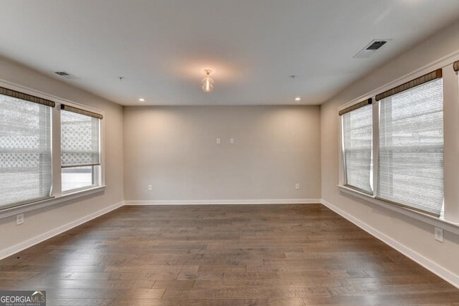 Building Photo - 2083 Holtz Ln