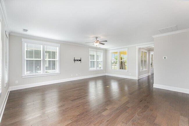 Building Photo - Exclusively Offered by Muse Realty Rentals...