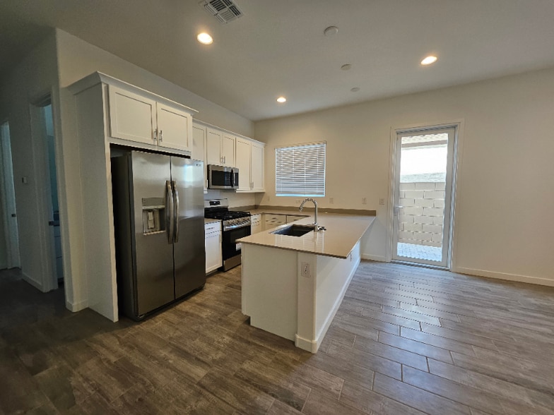 Building Photo - 17593 W Victory St