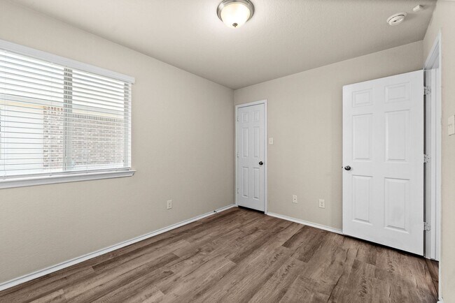 Building Photo - 2503 Pintail Loop