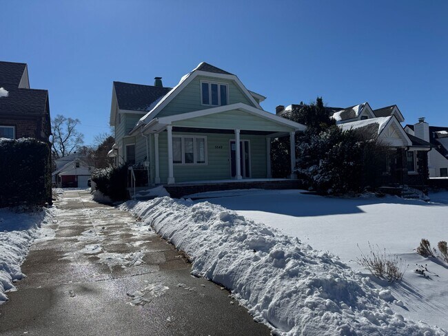 Building Photo - Charming Home For Rent Near UNO & Aksarben