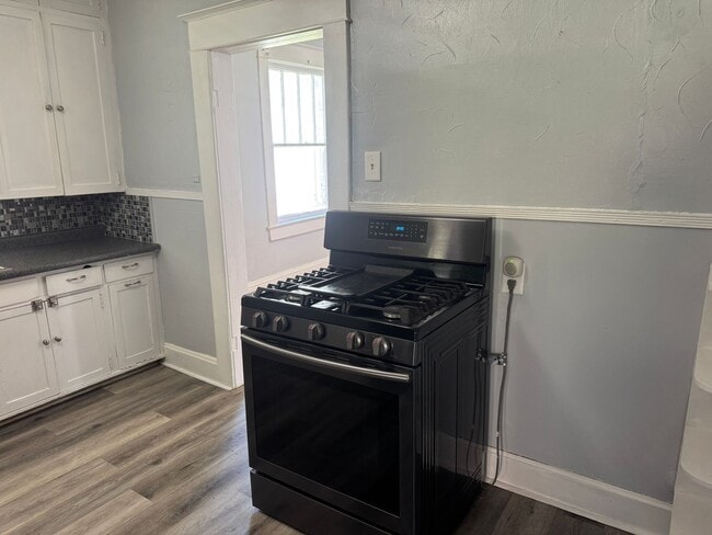 Building Photo - 3015 Edmond St