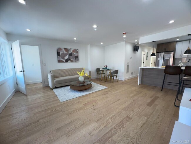 Building Photo - 214-31 39th Ave