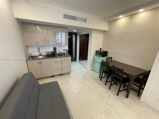 Building Photo - 17375 Collins Ave
